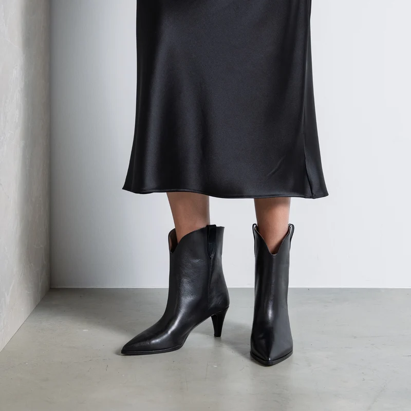 Isabel Bernard Bottes Louane en cuir de veau noir IB53009-001-37