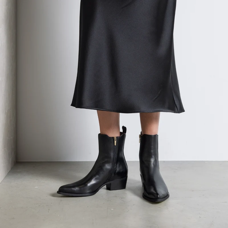 Isabel Bernard Bottes Amandine en cuir de veau noir IB53010-001-38