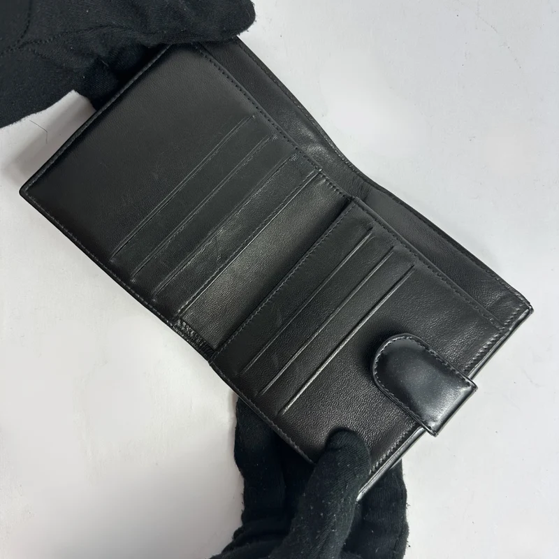 Chanel Portefeuille compact surdimensionné en cuir verni noir avec carte CC