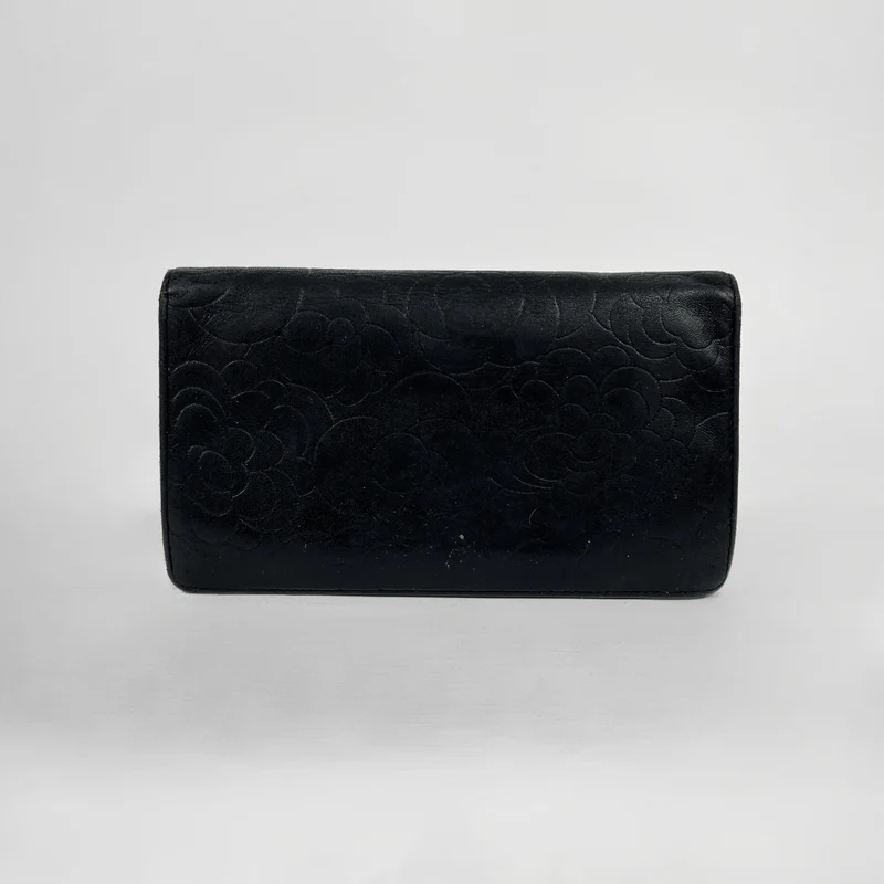 Chanel Portefeuille long double en cuir d'agneau noir à motif camélia gaufré