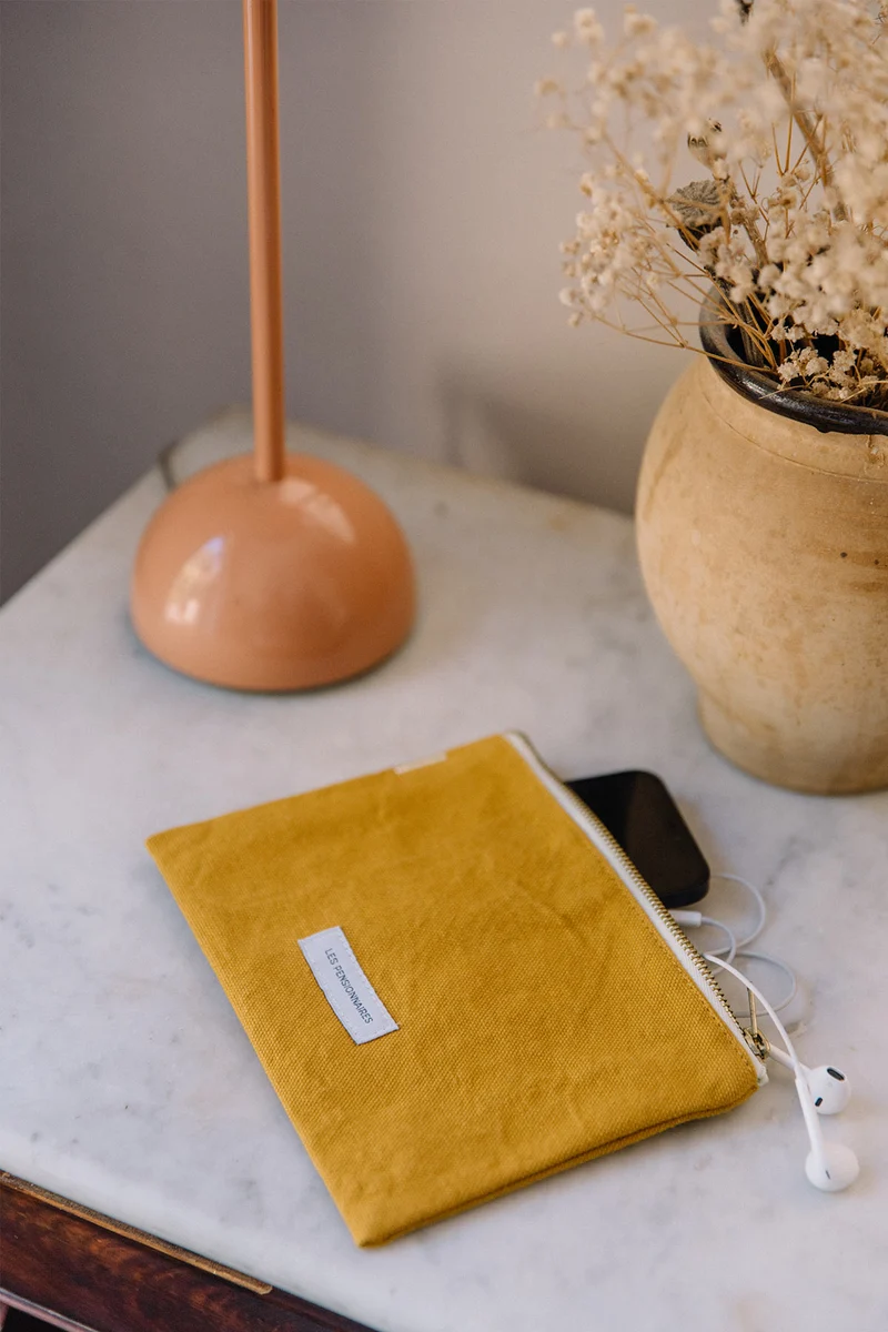 Petite pochette en toile de coton bio jaune safran