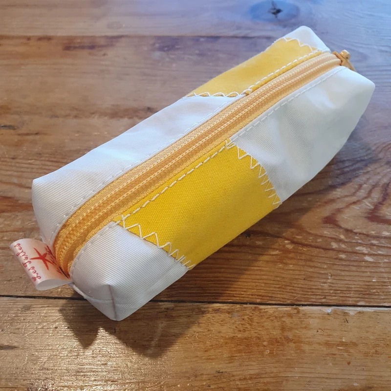 S'cool Yellow, trousse à Stylos