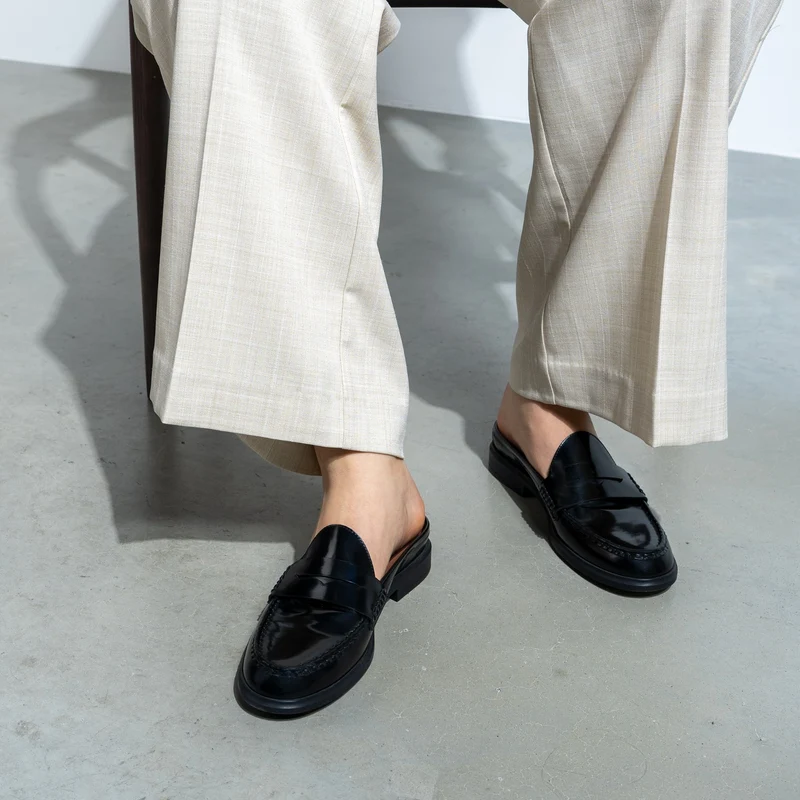 Isabel Bernard Vendôme Blandine mules noires en cuir spazzolato IB51016-601-35