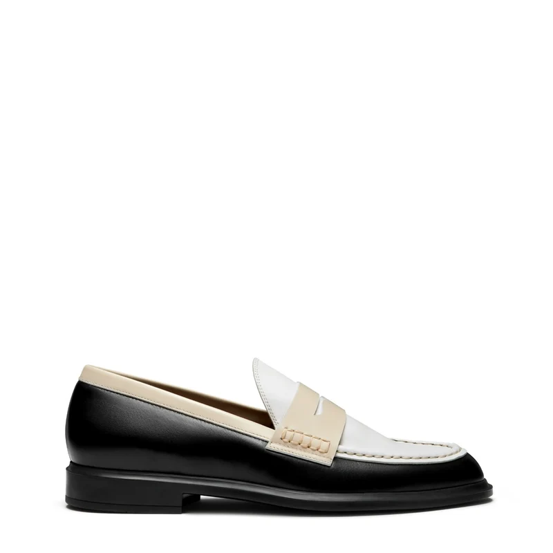 Isabel Bernard Mocassins Blandine en cuir de veau noir et blanc avec détails blancs IB51015-10170-36