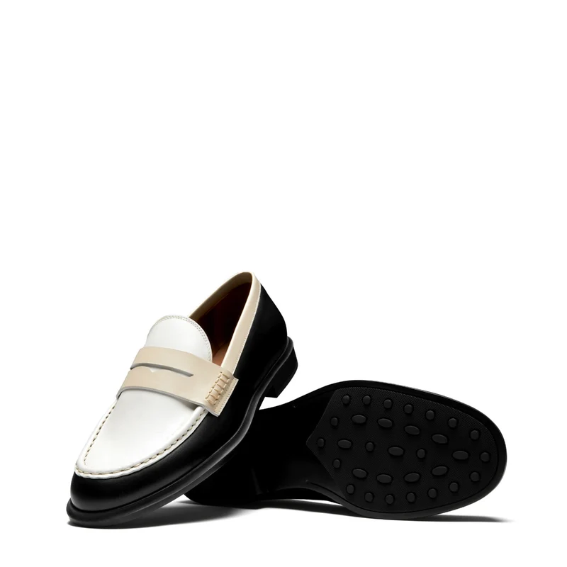 Isabel Bernard Mocassins Blandine en cuir de veau noir et blanc avec détails blancs IB51015-10170-36