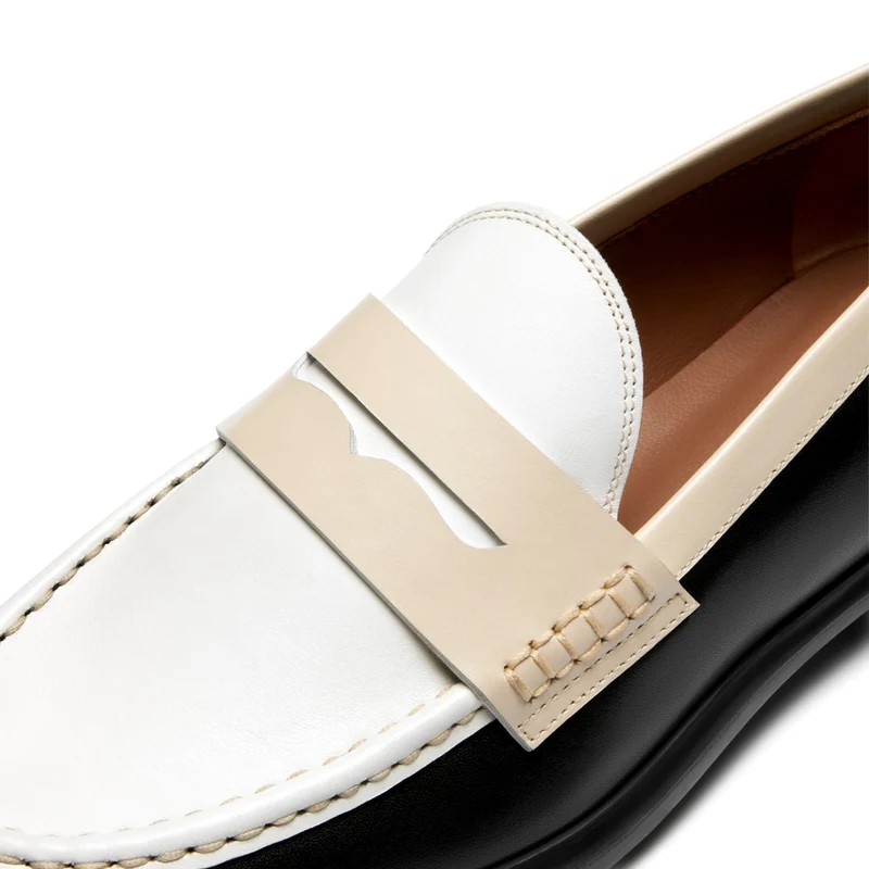 Isabel Bernard Mocassins Blandine en cuir de veau noir et blanc avec détails blancs IB51015-10170-36