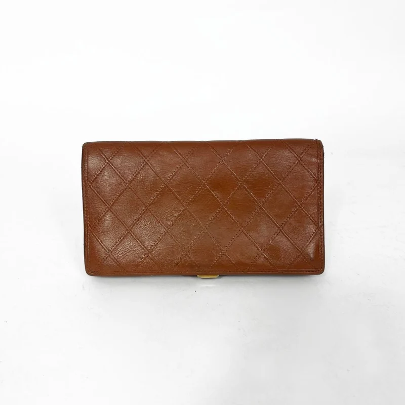 Chanel Portefeuille long à deux volets en cuir d'agneau matelassé