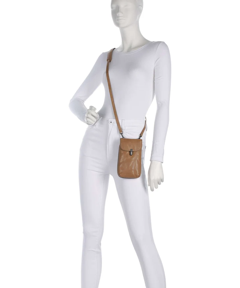 Aunts & Uncles Grandma's Luxury Club Mrs. Lemon Twist Pochette telephone iced coffee