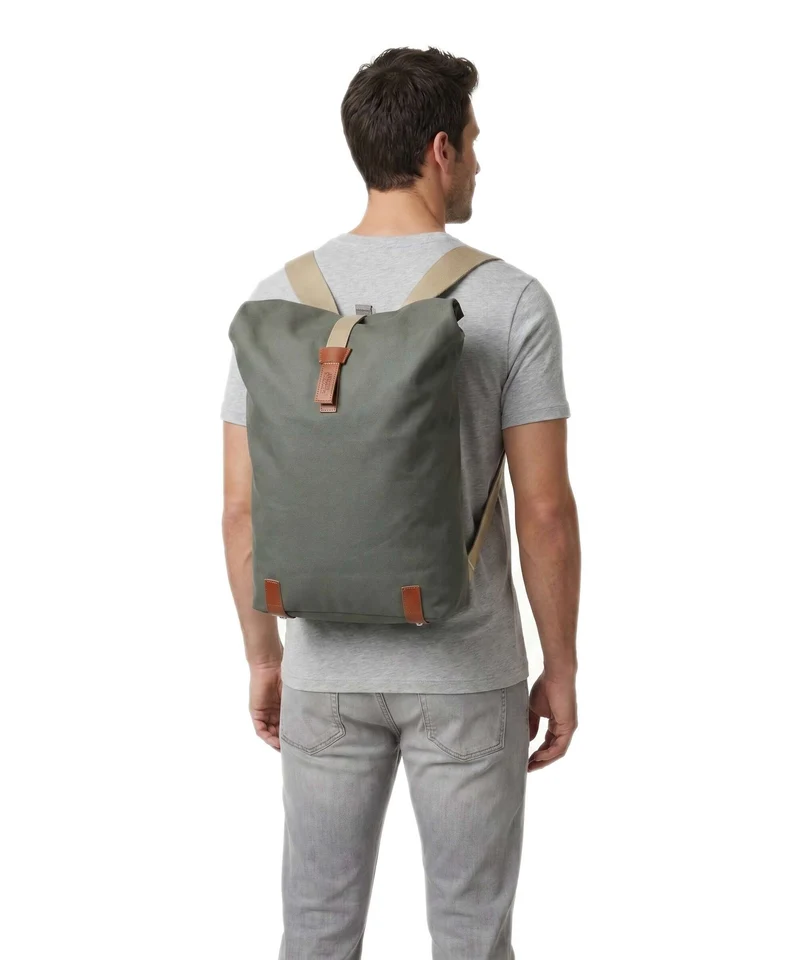 Brooks England Pickwick Cotton Canvas Large Sac à dos roll-top sage green/honey details