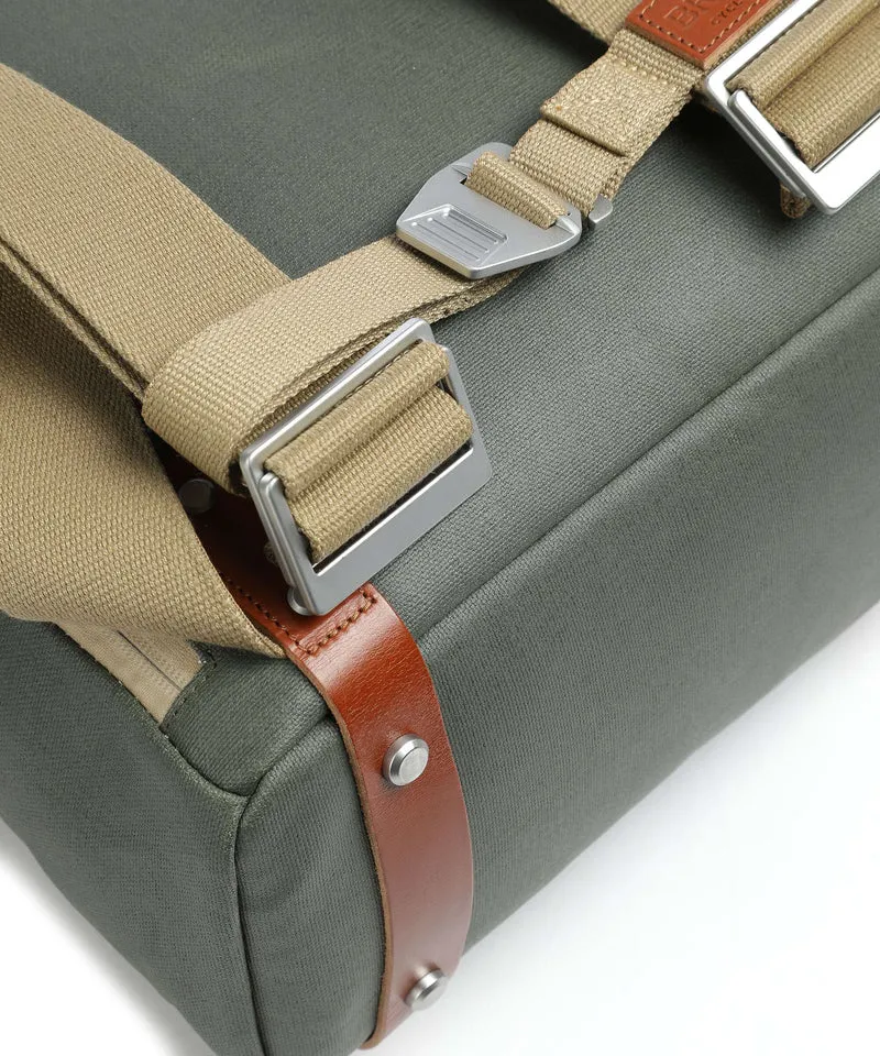 Brooks England Pickwick Cotton Canvas Large Sac à dos roll-top sage green/honey details