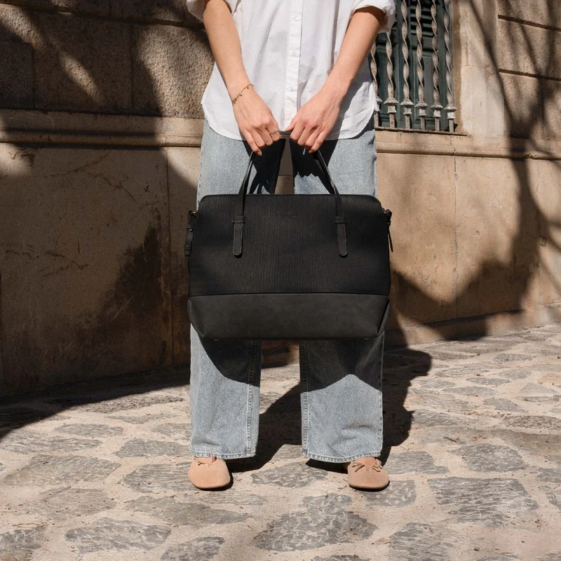 Violet Hamden Essential Bag Sac à Épaule Noir avec Compartiment pour Ordinateur Portable 13 pouces VH25034
