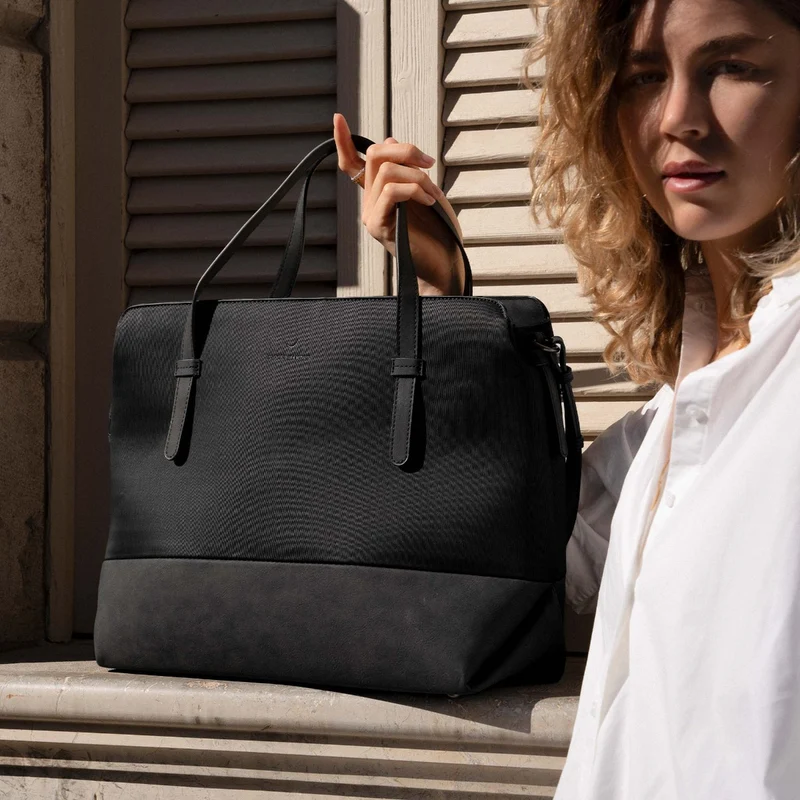 Violet Hamden Essential Bag Sac à Épaule Noir avec Compartiment pour Ordinateur Portable 13 pouces VH25034
