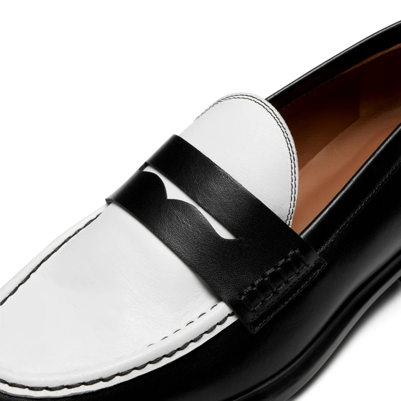 Isabel Bernard Mocassins Vendôme Blandine en cuir de veau noir et blanc IB51015-10176-37