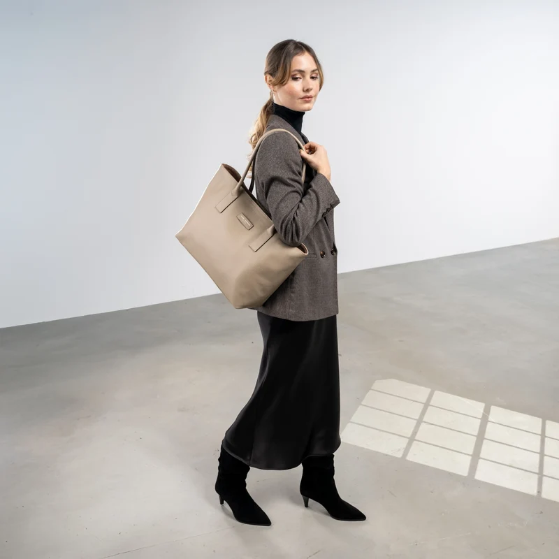 Isabel Bernard Honoré Elin Taupe Sac À Épaule En Cuir De Veau IB25111-078