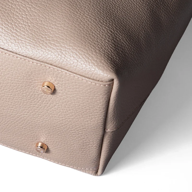 Isabel Bernard Honoré Elin Taupe Sac À Épaule En Cuir De Veau IB25111-078