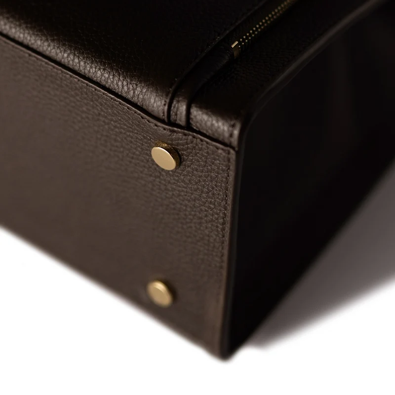 Isabel Bernard Honoré Nadine marron foncé sac à main en cuir de veau avec compartiment pour ordinateur portable 13 pouces IB25110-031-13