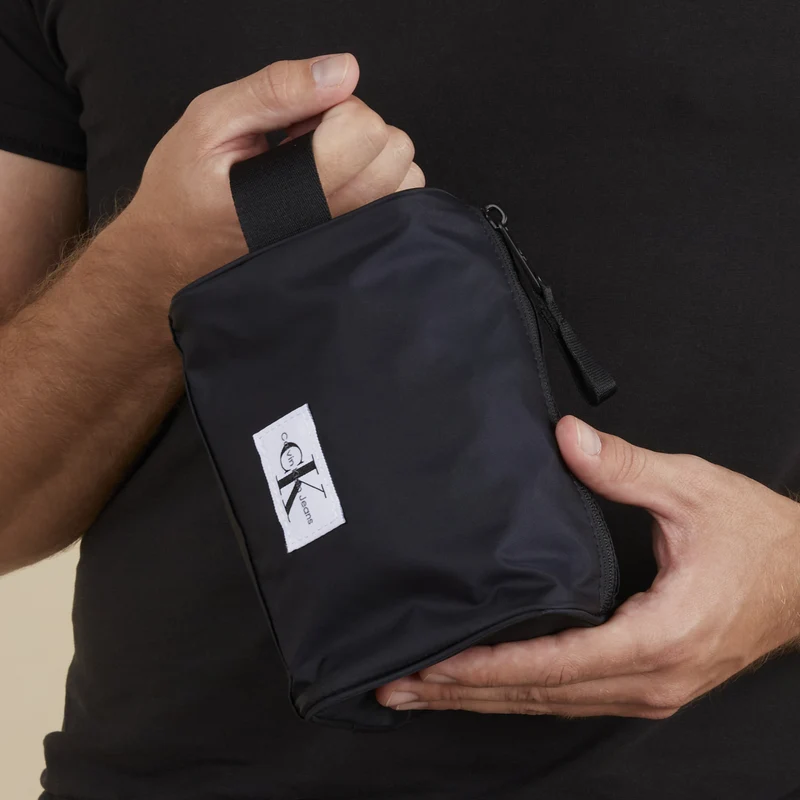 Calvin Klein Sport Essentials Hommes Trousse de Toilette Noir K50K511119BDS