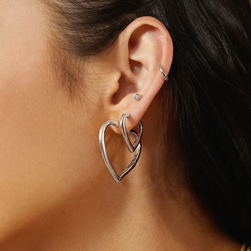 Ania Haie Sunny Sparkler Boucles D'Oreilles Créoles Argentées En Forme De Cœur Moyen AH-E064-03H