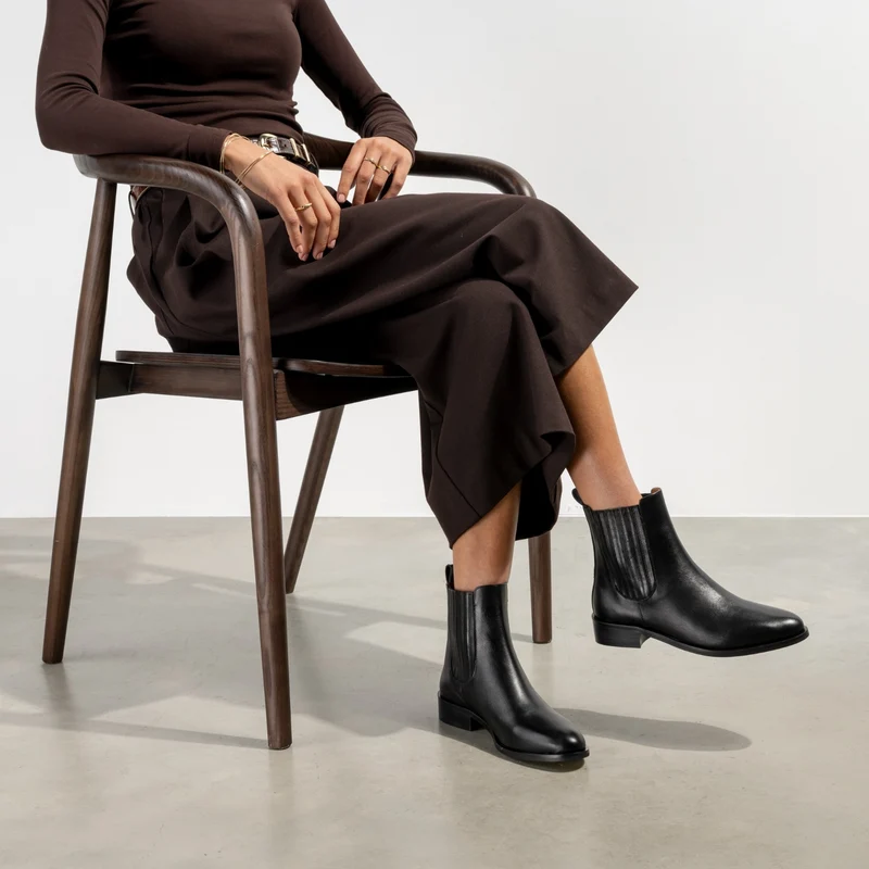 Isabel Bernard Vendôme Chey Bottines Chelsea noires en cuir de veau IB53012-001-42