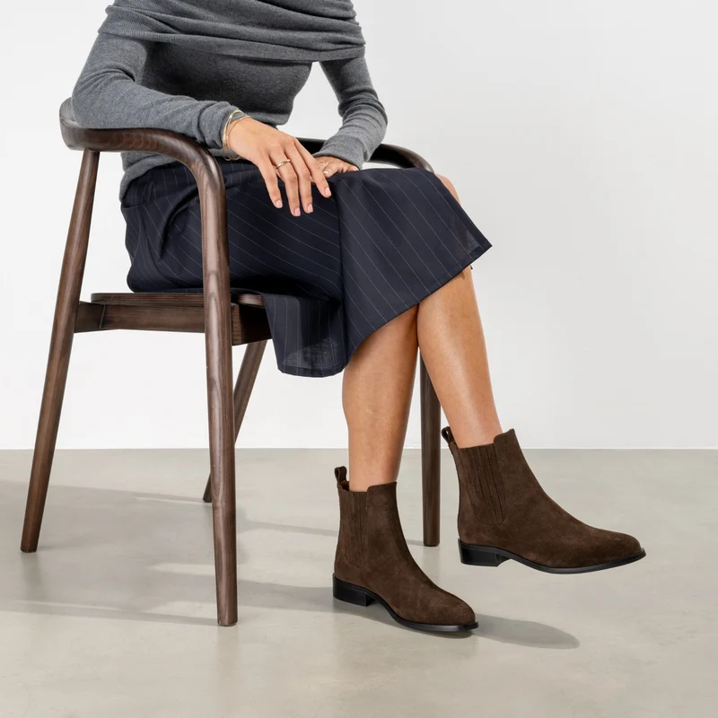 Isabel Bernard Vendôme Chey Bottines Chelsea brunes en daim IB53012-130-38