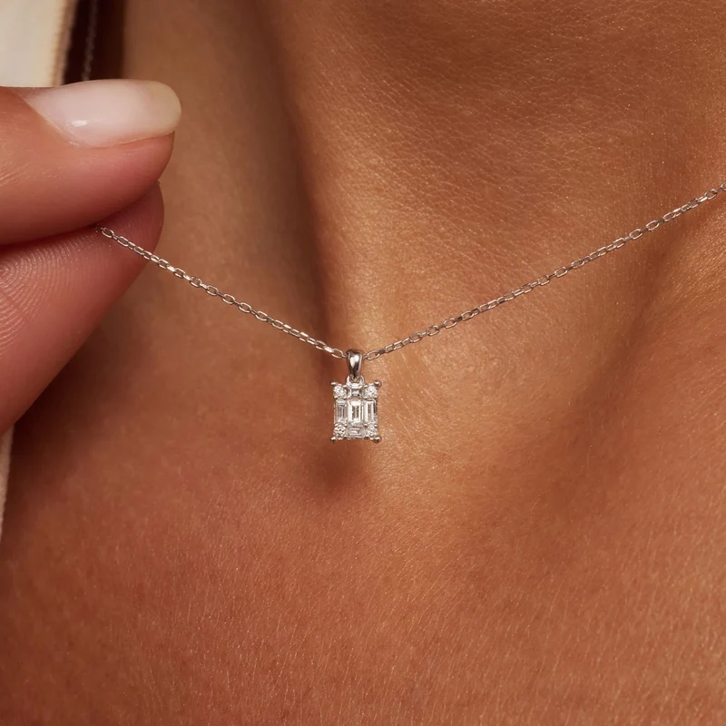 Isabel Bernard De la Paix Maxime collier en or blanc 14 carats avec diamant 0.13 ct IBD350023
