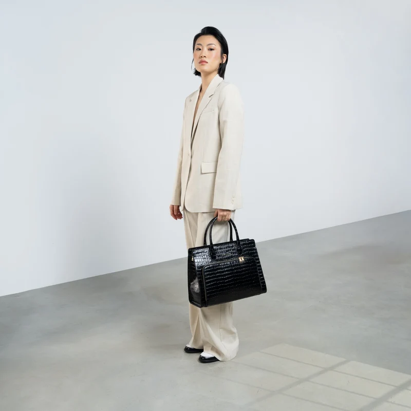 Isabel Bernard Honoré Nadine croco noir sac à main en cuir de veau avec compartiment pour ordinateur portable 13 pouces IB25110-201-13