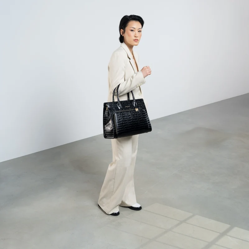Isabel Bernard Honoré Nadine croco noir sac à main en cuir de veau avec compartiment pour ordinateur portable 13 pouces IB25110-201-13