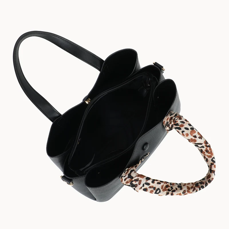 Grand sac à main noir effet grainé avec foulard