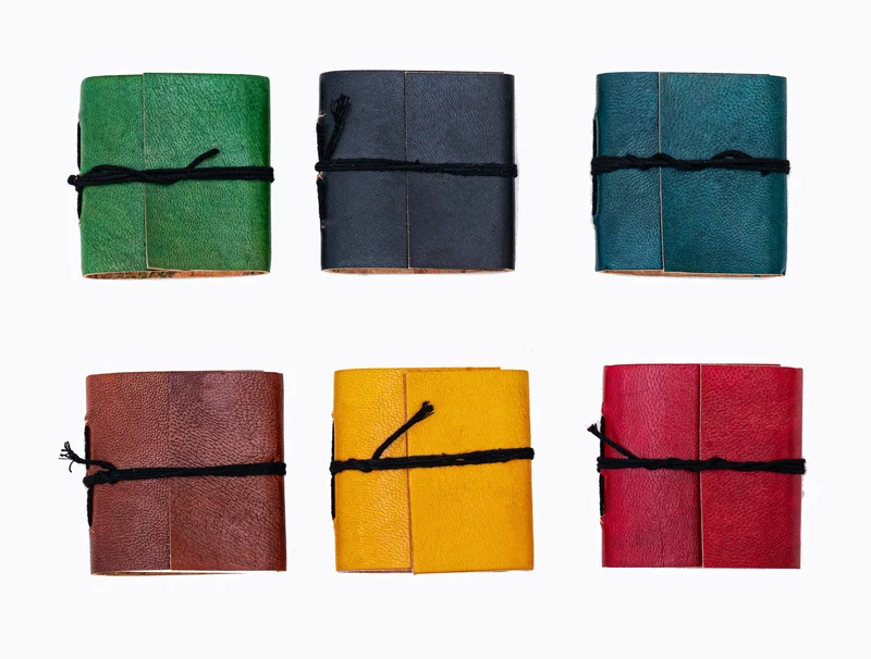 Mini Carnet en Cuir Artisanal – Couleur Aléatoire