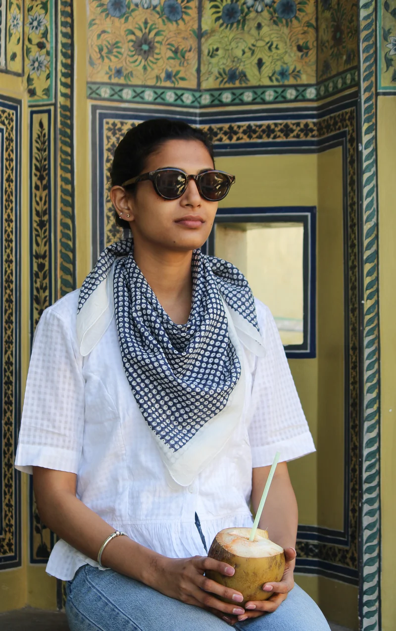 Cheich Puskar 75 x 75 cm — Foulard carré bleu marine en coton Block Print indien