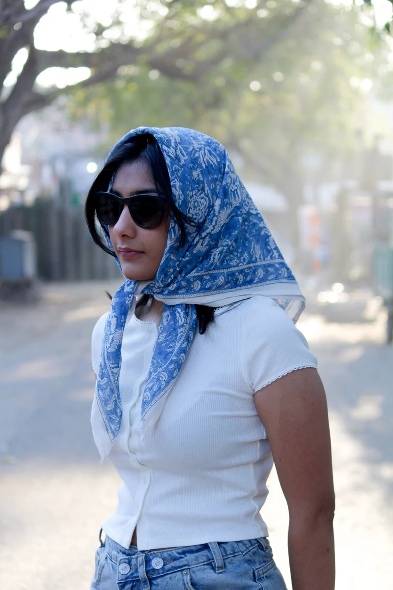 Cheich Nagpur 75x75 cm – Foulard en voile de coton Block Print bleu floral