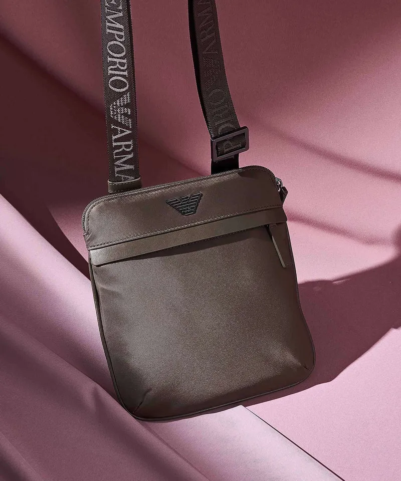 Emporio Armani Recycled Nylon Sac bandoulière major brown