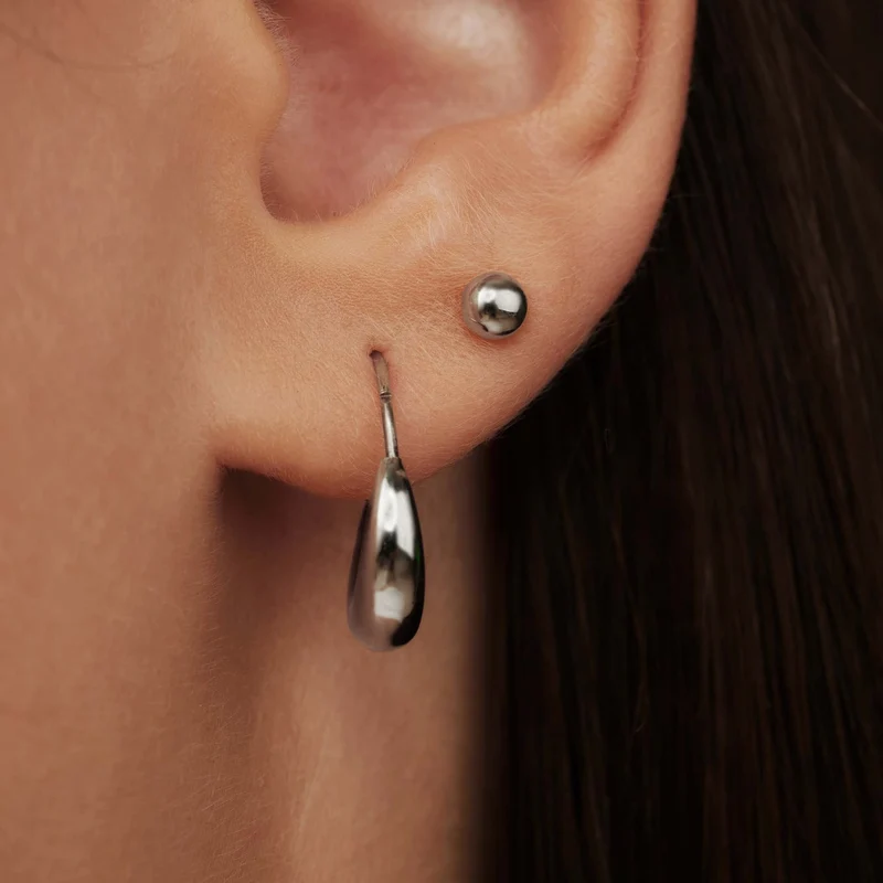 Isabel Bernard Saint Germain Clous d'oreilles Saint Germain Nadie en or blanc 14 carats avec sphère IB360275