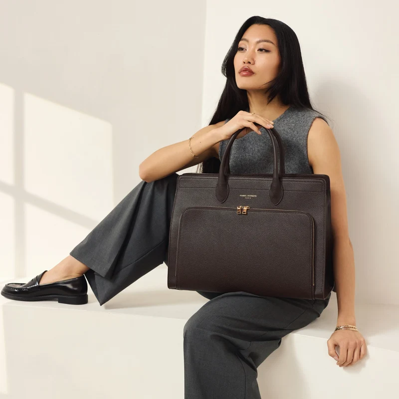 Isabel Bernard Sac à main Nadine en cuir de veau marron avec compartiment pour ordinateur portable IB25087