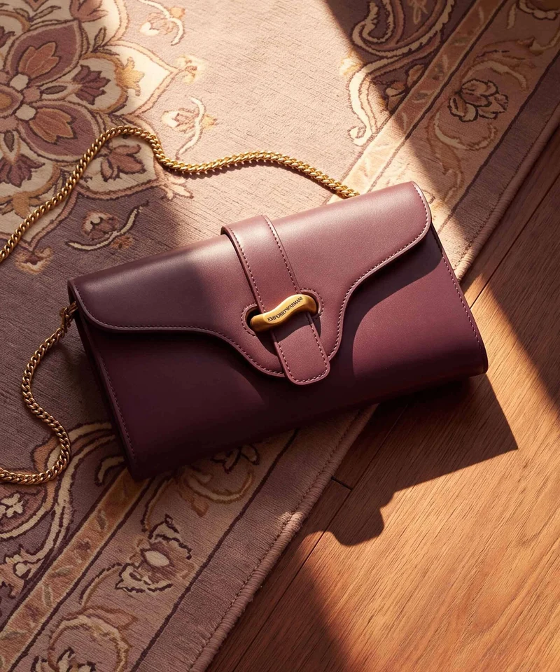 Emporio Armani Costanza Sac bandoulière aubergine