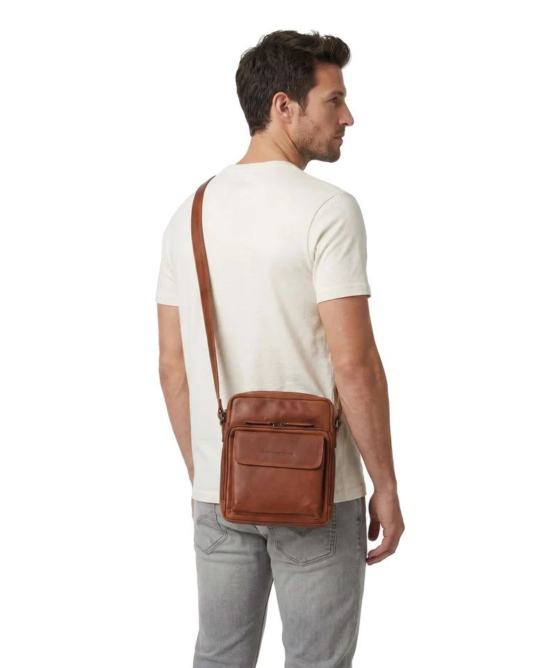 The Chesterfield Brand Wax Pull Up Cow Montira Sac bandoulière cognac